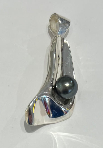 Black Cultured Pearl Pendant