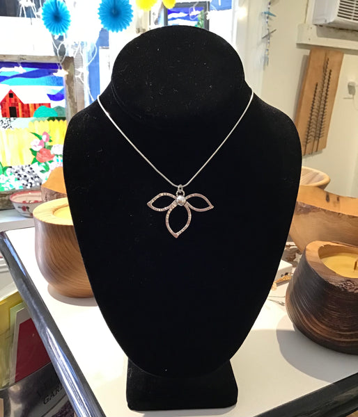 Tri lotus leaf pendant
