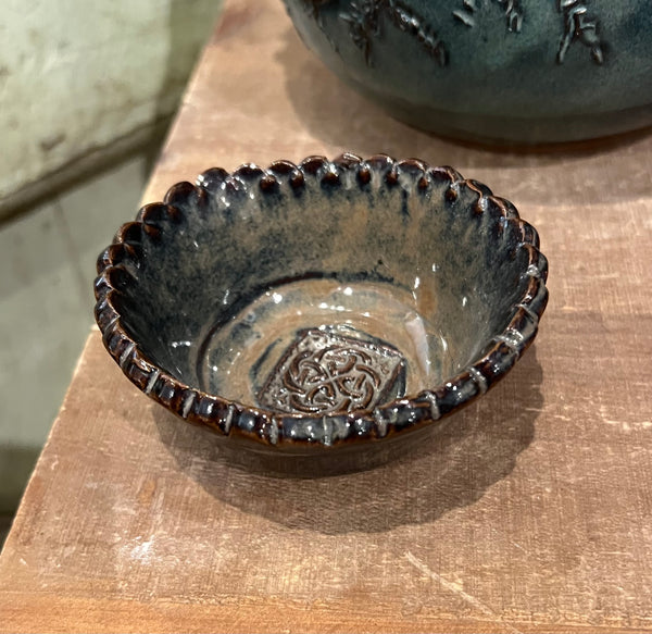 Small bowl - Scalloped edge