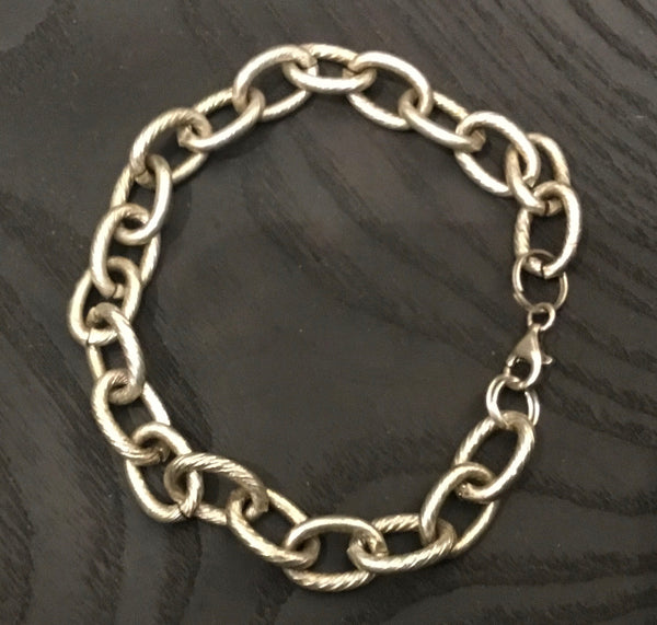 Oval link bracelet