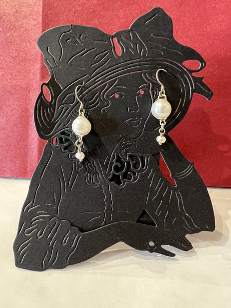 Pearly White earrings