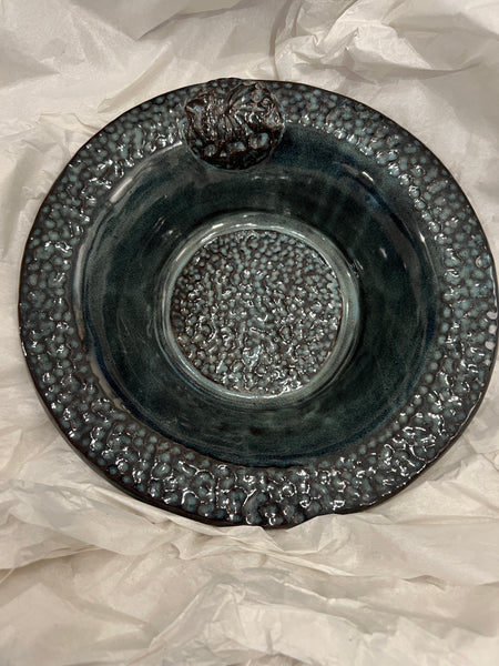 Rimmed bowl with dragon motif