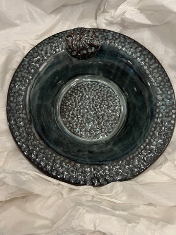 Rimmed bowl with dragon motif